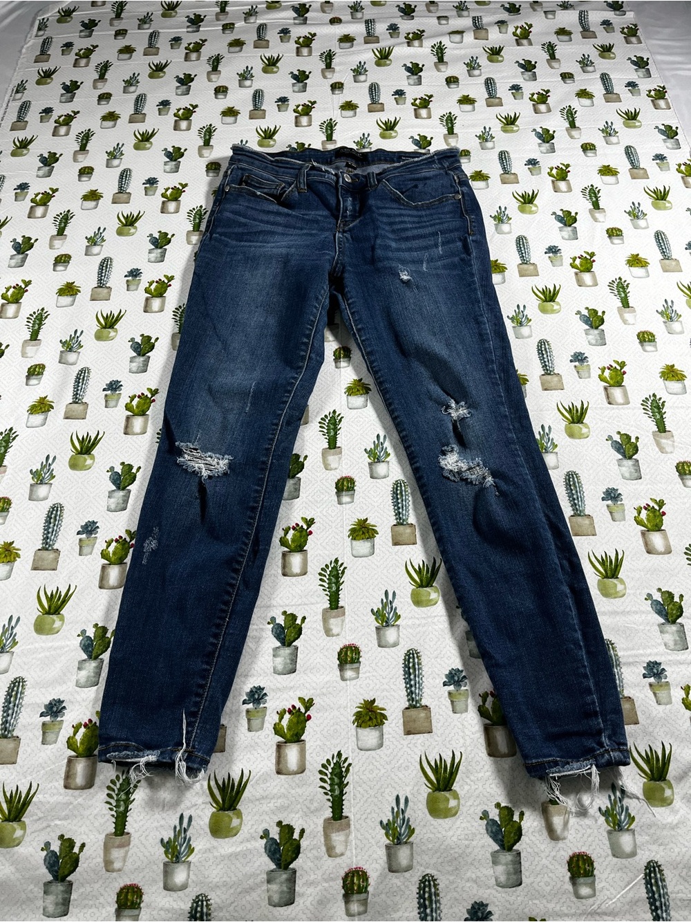 Judy Blue Skinny Fit Dark Wash Distressed Women’s Jeans size 9/29